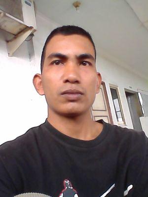 jalanilah hidup mu ini sesuai tuntutan hati dan pikiran mu,abaikan semua cemoohan yg tdk cocok dgn hati baik mu