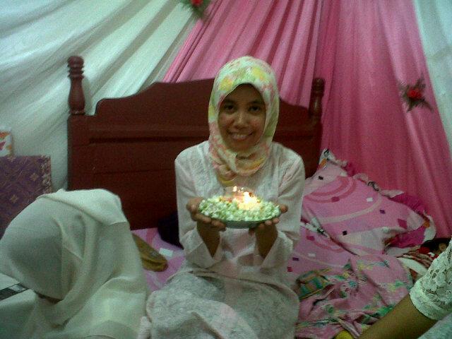 UlwieUlwi's profile picture. Yakin akan kebesaranNYA