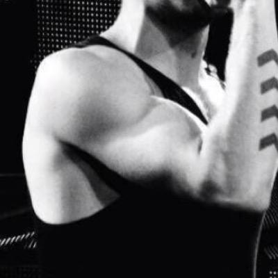 please follow @beastlemon she's going through a lot at the moment so help her smile with a follow