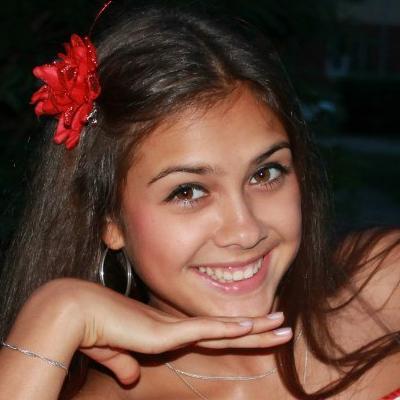 simmona92's profile picture. love life more than anything!)