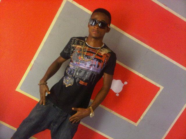 Am king a university student studying economics. Making money is my hubby. Add me on BBM 2789DF01