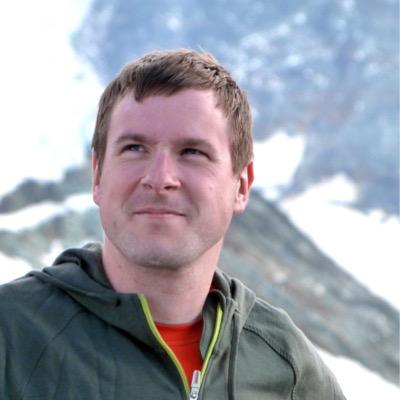 Dessinateur en génie civil, joueur de bowling et cinéphile.