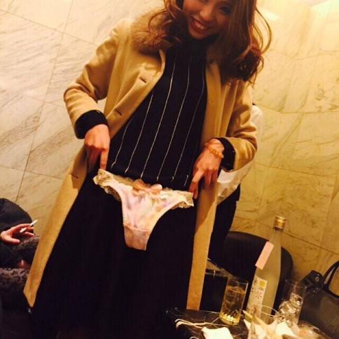 あまり有名ではありませんが、元AV女優をしておりました♪　今年は結婚に向けて真面目にパートナーを探そうかなぁーと思っております★　未熟者でございますがヨロシクお願いいたします！