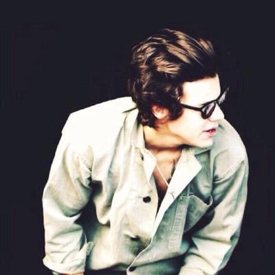 dont follow here follow @parisian5sosfam because she gave you a free follow and she follow back . x