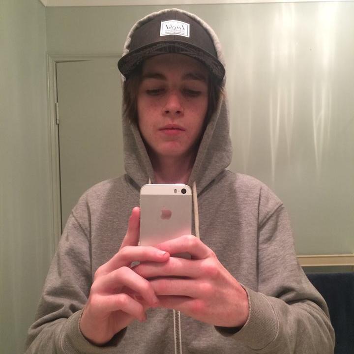 Switzeeerr's profile picture. 