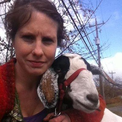 aliciapenney's profile picture. I'm 36, married, have 3 girls, 3 fish, a hamster and an Aussie. I love yoga, knitting, outdoor stuff and hanging out with my fam and friends!