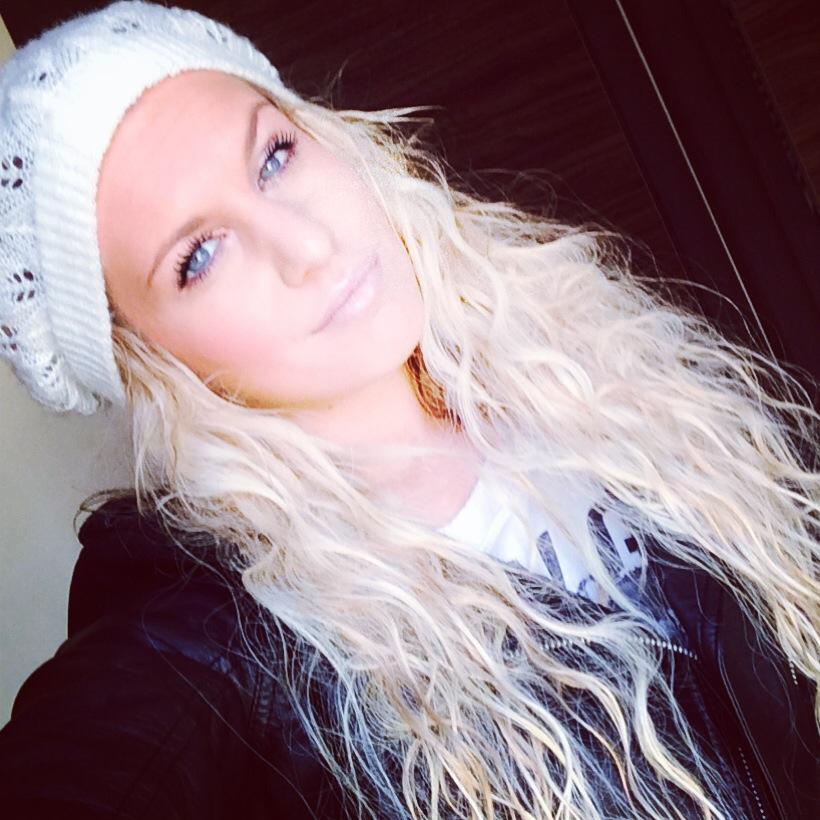 AdixiaaFan_'s profile picture. Je suis fan d'Adixia depuis les Ch'tis a Hollywood ♥♥ je t'aime tellement je te lacherais jamais @Adixia ♥