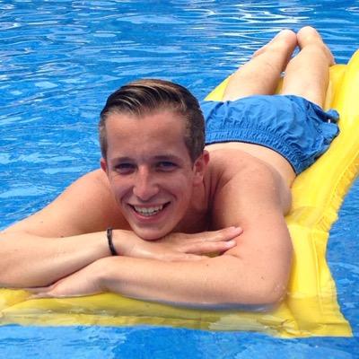 • 17 jaar • KMC • Trainer bij SV Pax Haarlemmermeer • w'app: vraag maar!