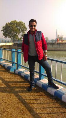 Am an enterpreneur,a sports geek,socialistic and most prominent a Software Engineer