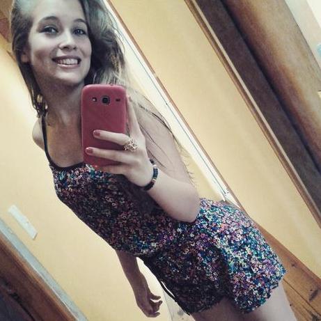 Me enamore de él cuando tenia voz aguda, no tenia tatuajes y cuando nunca habia visto su cuerpo sin ropa.| B E L I E B E R|