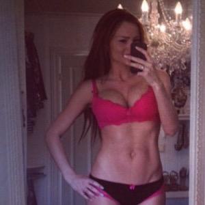 Salut tout le monde ✌️ 
Je m'appelle Jessica, j'ai 18 ans et je cherche a motiver les gens pour leur abdos 
j'ai moi même fais un body transformation
