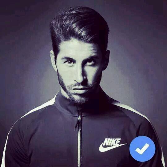 Apoyo a Sergio Ramos jugador del Real Madrid jugando como defensa