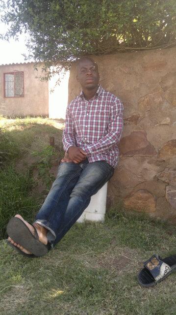 Sbonisoesihle1's profile picture. Iam dreamer,a hustler,a risk taker,a believer,I know that one day I'll get to the top,just have to work hard#hustler's  ambition