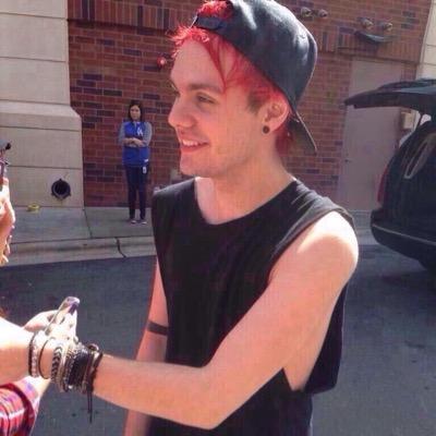 https://t.co/zSctA7aUrX ITS HER BIRTHDAY IN TWO DAYS AND ALL SHE WANTS IS A 5SOS FOLLOW, WOULD HELP HER SO MUCH