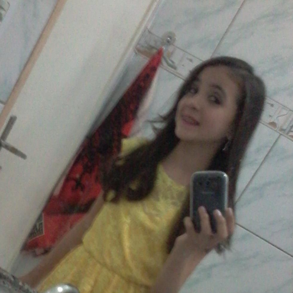 Sou lovatic de coração adoro o meu jeito, não troco um minuto juntinho com a minha família por nada, adoro os meus amigos sou sempre feliz!!