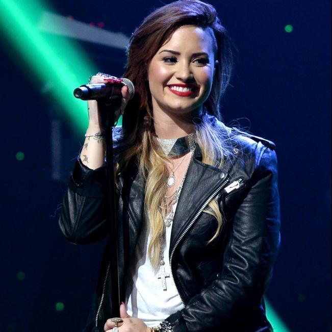 free follow from @defyingdemetria