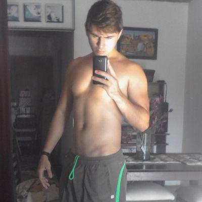 excelente amigo lleno de mucha perseverancia y constancia para conseguir el exito en mi vida :-):)