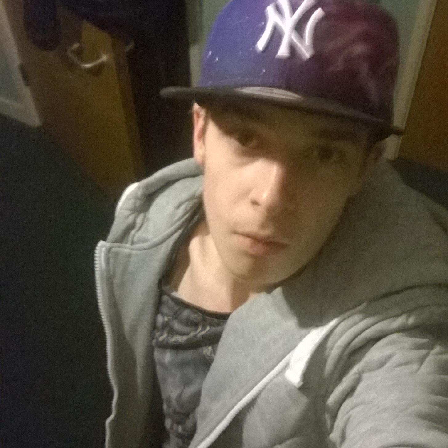 DJDec123's profile picture. Single 18yrs dj trying to get my name out there & I have presented on radio stations & needs to get signed to record label