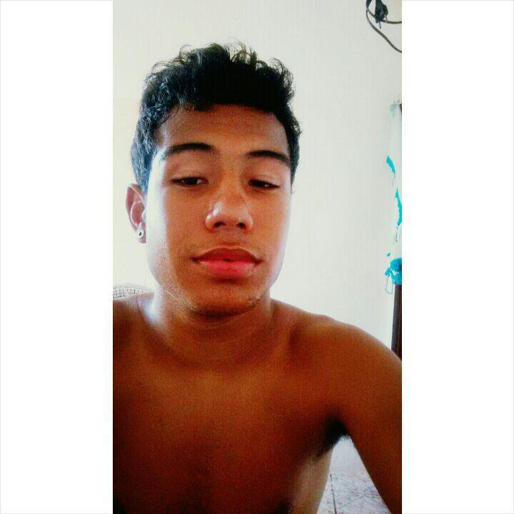 Porque se me pergunta quem eu respiro é você, se for pra escolhe o céu ou a terra respondo você.    Amor da minha vida, eu te amo!