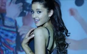 l'unica ragazza che mi emoziona, e che mi farà piangere sul serio sarà Ariana Grande la ragazza che amerò per sempre♡♥@ArianaGrande