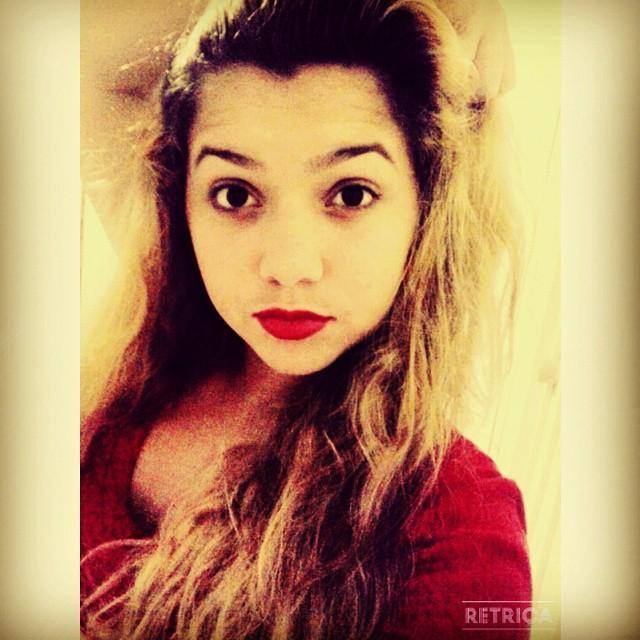 'Eu gosto das palavras, mais sou completamente apaixonada por atitudes. -prazer eu sou uma menina cheia de defeitos ♫