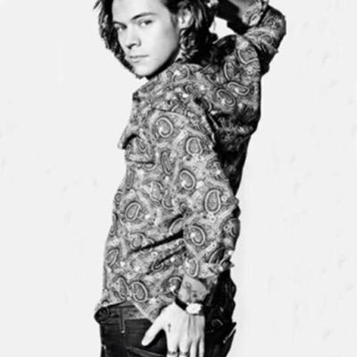 dont follow here follow @harryafxxx because she gave you a free follow and she follow back if you ask . x