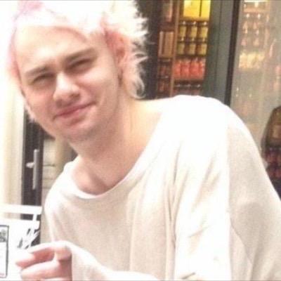 // follow @outlinedmuke she follows back //