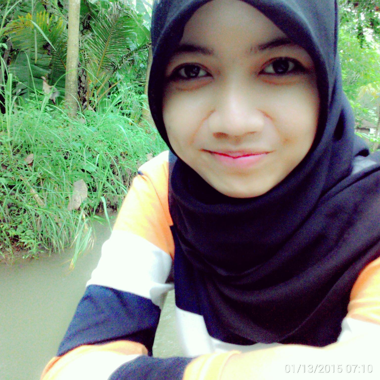 Hi:)||Seorang penantang mimpi||220295||Inshaallah dg gelar http://t.co/ee2APB635E||Reading, Studying, Travelling, Listening Music||Purple & Brown||Pooh||3Allah