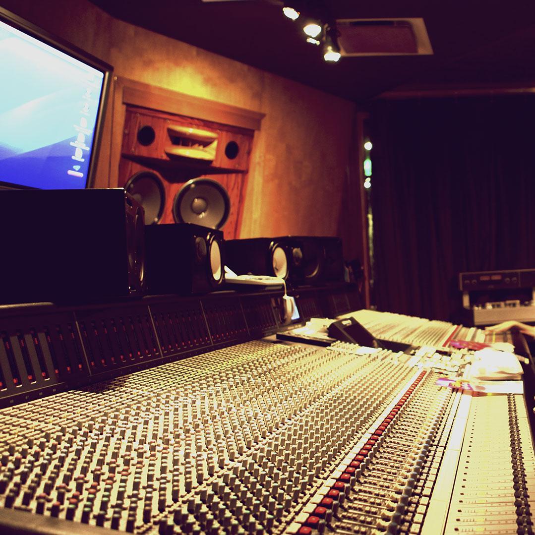Artist management, music production, marketing ,demo's, bio's, mastering ,sound's, record deal's, contract's   http://t.co/pvhf4X8uiA