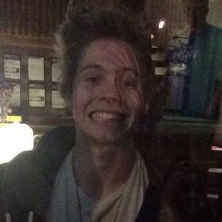 Follow @scrxwyoumuke because she's trying to reach her goal and gave you this free follow :)