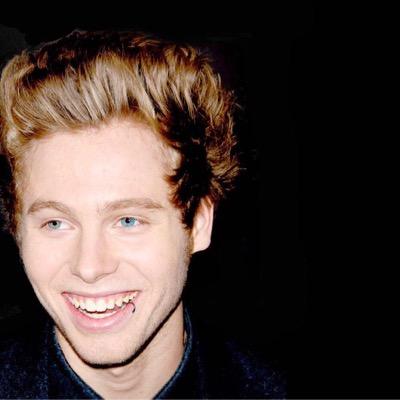 please retweet this tweet so maybe the loml will see it