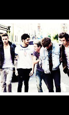 Gracias a los cinco idiotas de las escaleras soy feliz @Harry_Styles @zaynmalik @Real_Liam_Payne @Louis_Tomlinson @NiallOfficial. Fui soy y seré Directioner :))