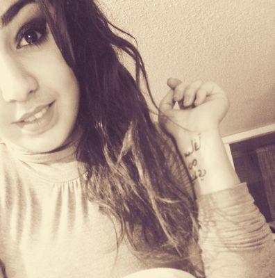 Sarah___Ddh's profile picture. Je n'ai pas changer j'ai juste compris que vous étiez tous inutiles ! :)