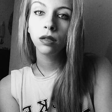 AndreaMarinP's profile picture. Si no haces cosas estúpidas mientras eres joven, no tendrás nada de que reírte cuando seas viejo