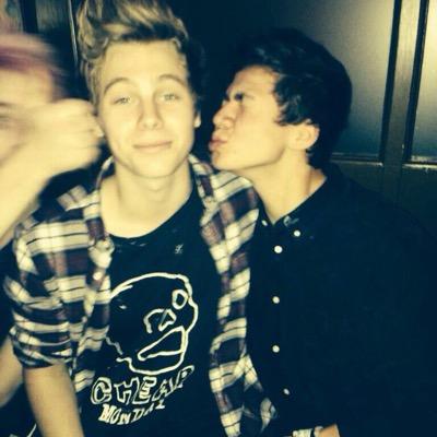i gave you this free follow so can you please help me get my michael follow and rt this?!