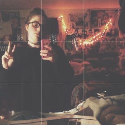 hey dude. follow @cxlumsbby and get her to 10k? if you follow her, she'll dm you to calum/4 then tweet her 'Ralum' and be patient. dm'ing proof