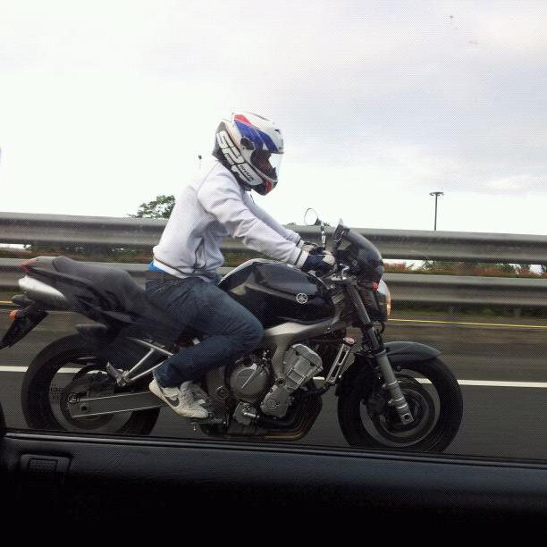 ME ENCANTA LAS MOTOS,Y SOBRE TODO ME GUSTA  HACER DEPORTE