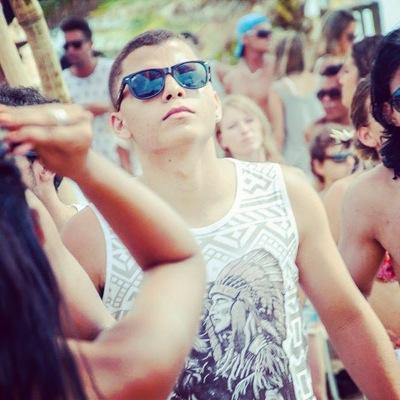 HousestylerZ's profile picture. Baiano em Aracaju que adora viajar e curte Arte, Cultura, Teatro, Danca. Carrega a cena da musica eletrônica como combustivel de sua liberdade. DjSet