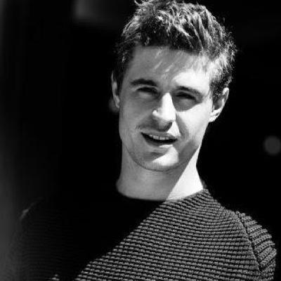 Though my soul may be set in darkness, it will rise in the perfect light. I have loved the stars too fondly, to be fearful of the night. [#HungerGames | RP.]