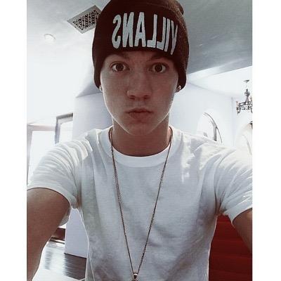 taylor caniff is basically the oxygen i breath ☻☼ 1/12 + sammy + grant