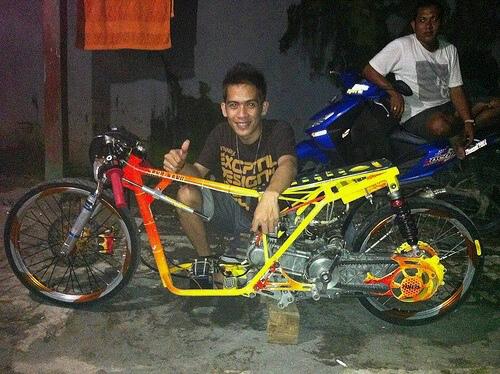Joki/pembalap drakstermania,liar d̶̲̥̅̊ı jalanan sopan d̶̲̥̅̊ı lintasan