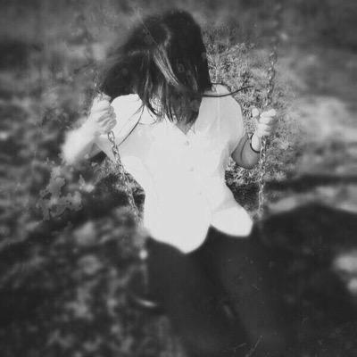 esmatrabi's profile picture. Artist. Mother.