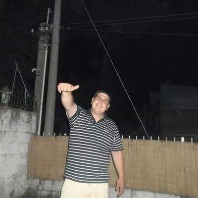 Hincha de DANUBIO hasta el día de mi muerte, amo mi familia, escucho todo tipo de música  en especial  La vela puerca  y  Callejeros,enamorado de la vida.