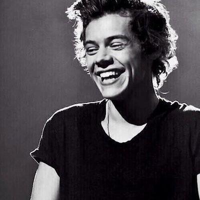 Your arms around me, Harry Styles. 5SOS. Like staves in your back. Someday, 327km0km.