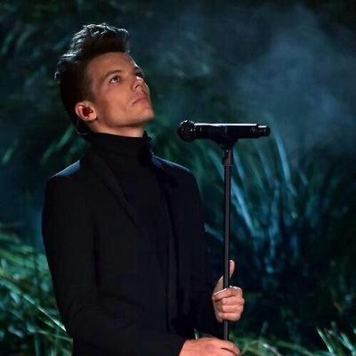 please follow @softiehoran she follows back