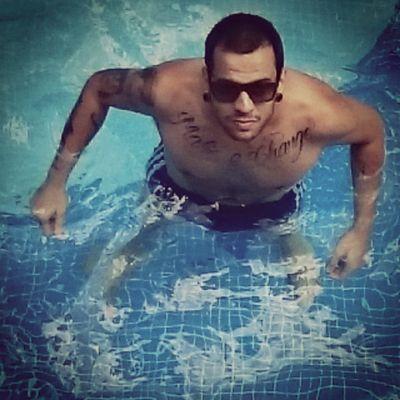 Eu sou o Homer Simpson, além de ser DJ, Produtor Musical, Técnico de Áudio, Ator, ...