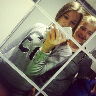 I love voetbal 
ik ben 12 
Roosendaal
single♥                                                     jan tinbergen college