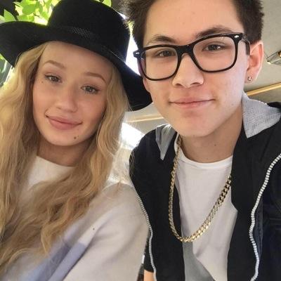 roescupida11233's profile picture. go follow @mattsforeign bc she gives u this free follow, be active, turn her notifications on and ilysm (: (ask her for follow back)