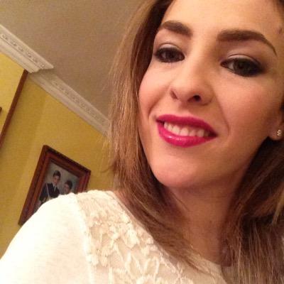 piinky91's profile picture. ¿Llorar por un hombre? No princesa, levanta que se te cae la corona.