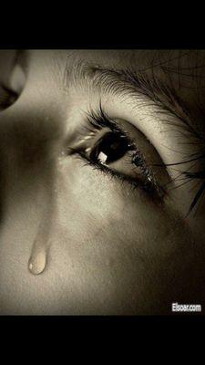 حين تأتي كلمة أحبك من أحد تعلقت به الى حد الإدمان ، هنا فقط سلاماً على أي وجع ..♡